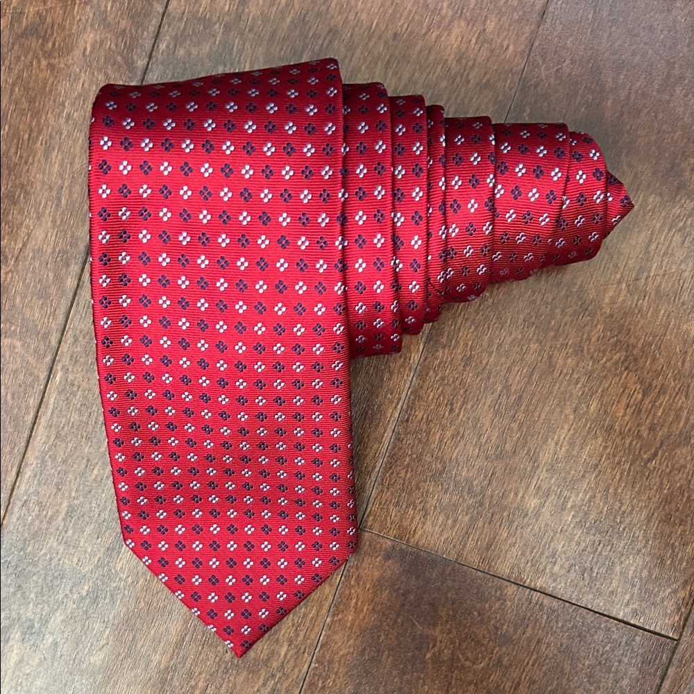 Tommy Hilfiger Men's Red Micro-Pattern 100% Silk Tie, Perfect for the Office